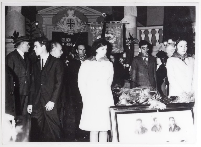 Gattatico-Reggio Emilia, 27-30 marzo 1970, Funerali di Alcide Cervi, camera ardente nella Sala del Tricolore di Reggio Emilia